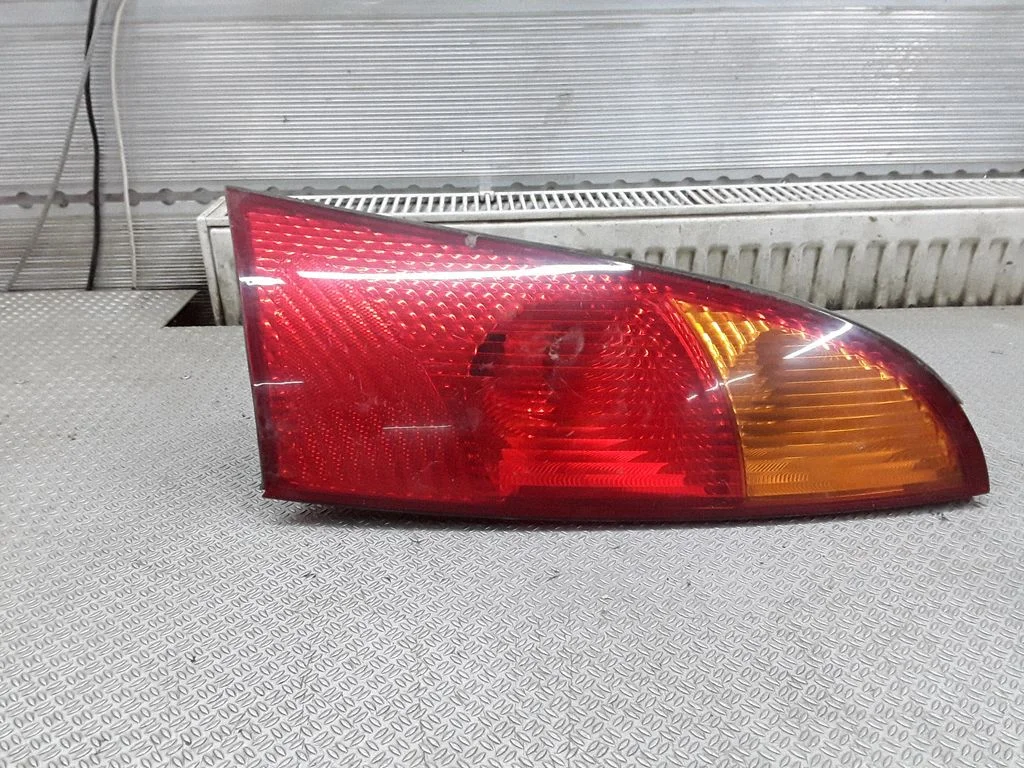 Lampa tylna w błotniku – Ford Focus (1998-2004)