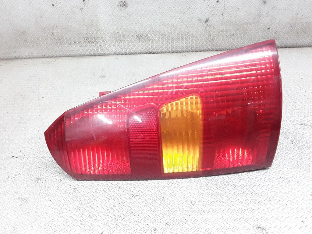 Rear/tail lights – right