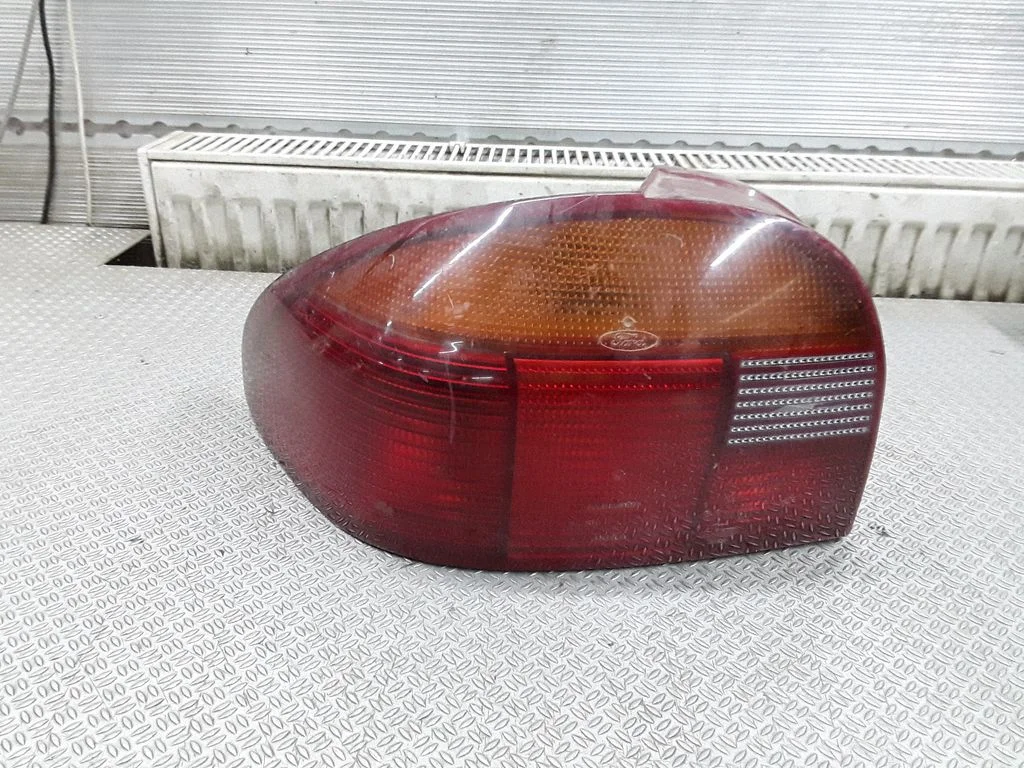 Rear/tail lights – Ford Mondeo MK I (1993-1996)