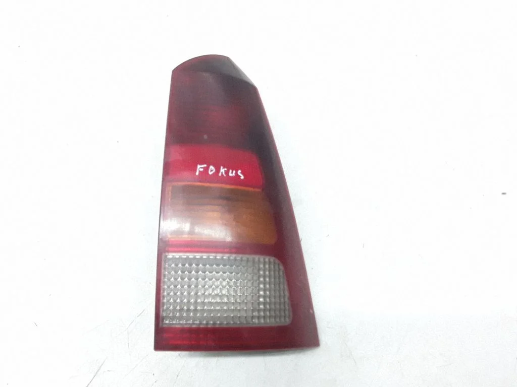 Rear/tail lights – right