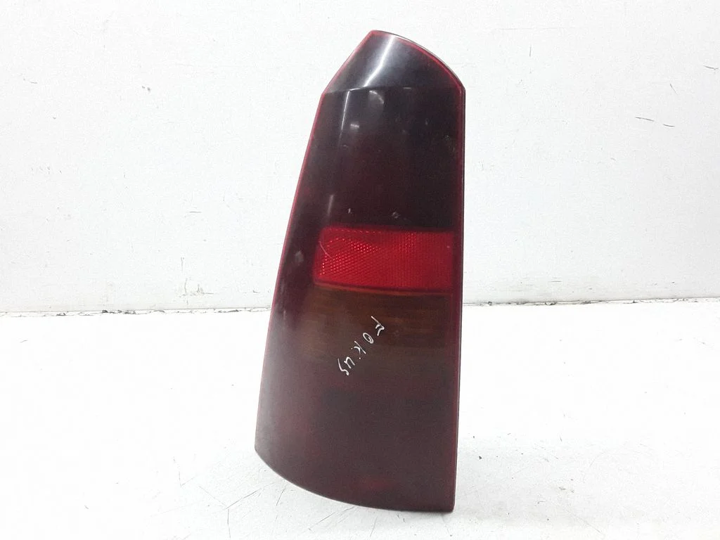 Rear/tail lights – left