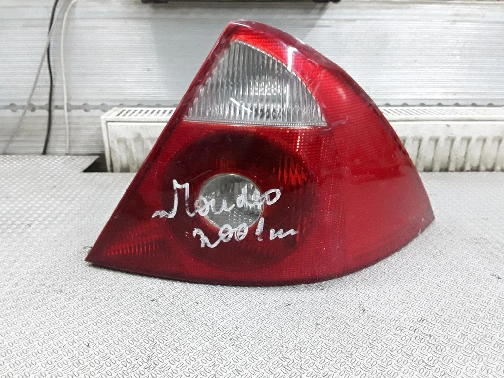 Rear/tail lights – Ford Mondeo Mk III (2000-2007)
