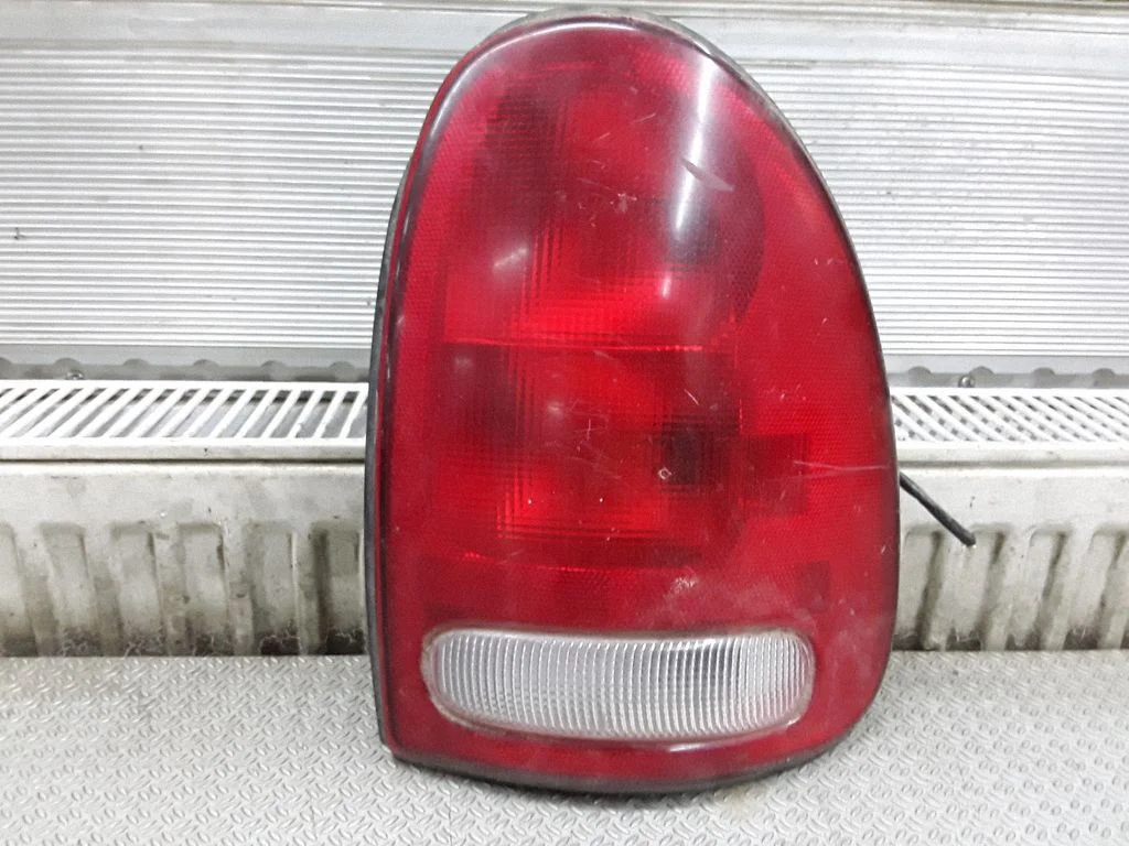 Lampa tylna w błotniku 4576362