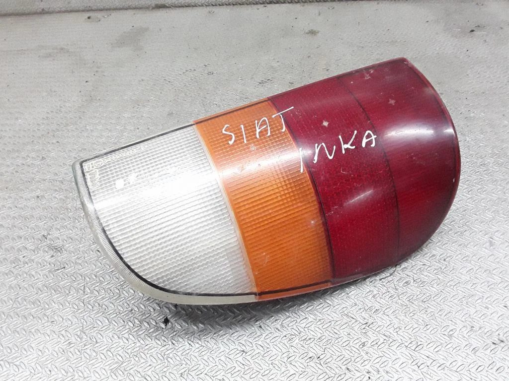 Aizmugurējais lukturis virsbūvē – Seat Inca (6k) (1995-2004), labā
