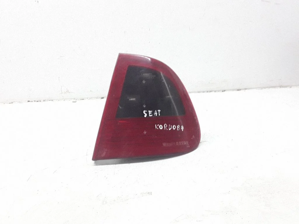 Lampa tylna w błotniku – Seat Cordoba (6K) (1993-1999)