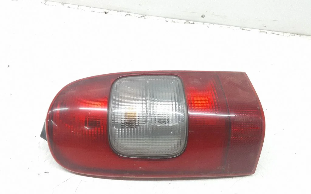 Rear/tail lights – left