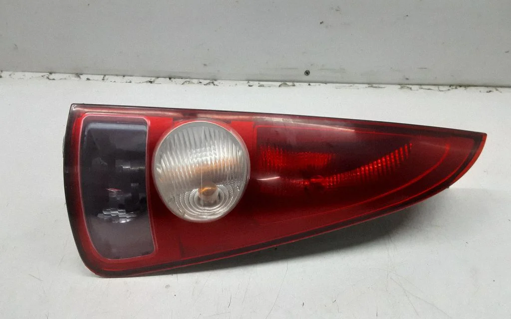 Rear/tail lights 8200027152