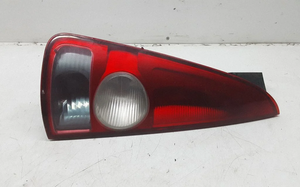 Rear/tail lights 8200027153
