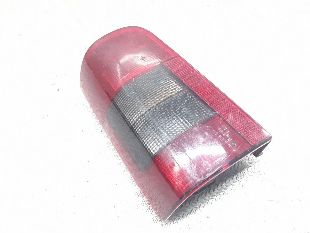 Lampa tylna w błotniku – lewa