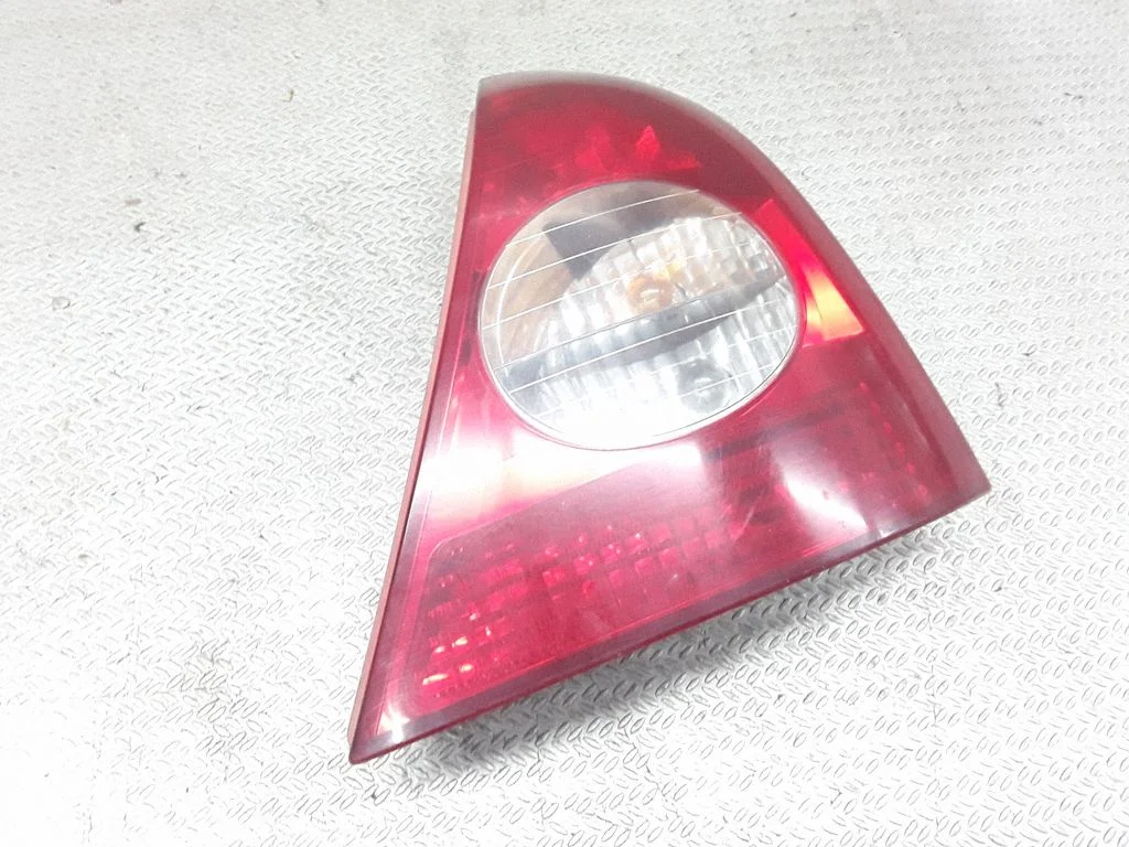 Rear/tail lights – right