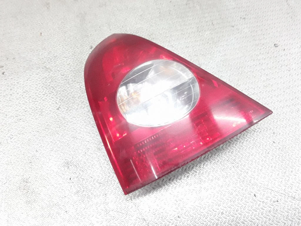 Rear/tail lights – left