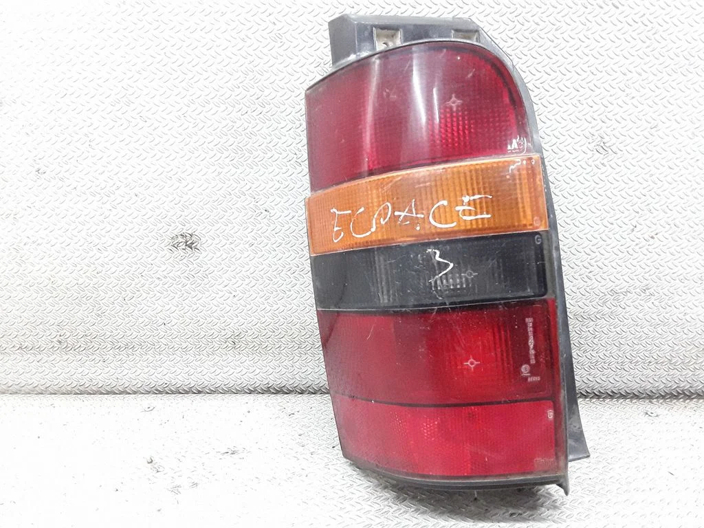 Lampa tylna w błotniku 6025101897