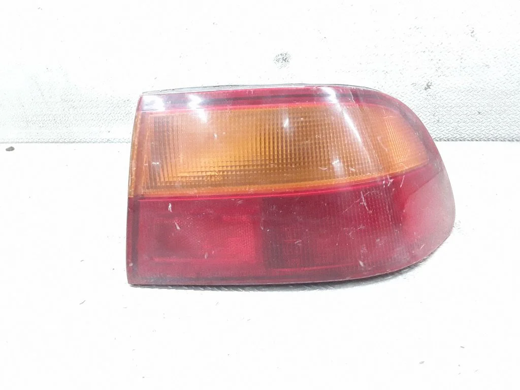 Rear/tail lights – right