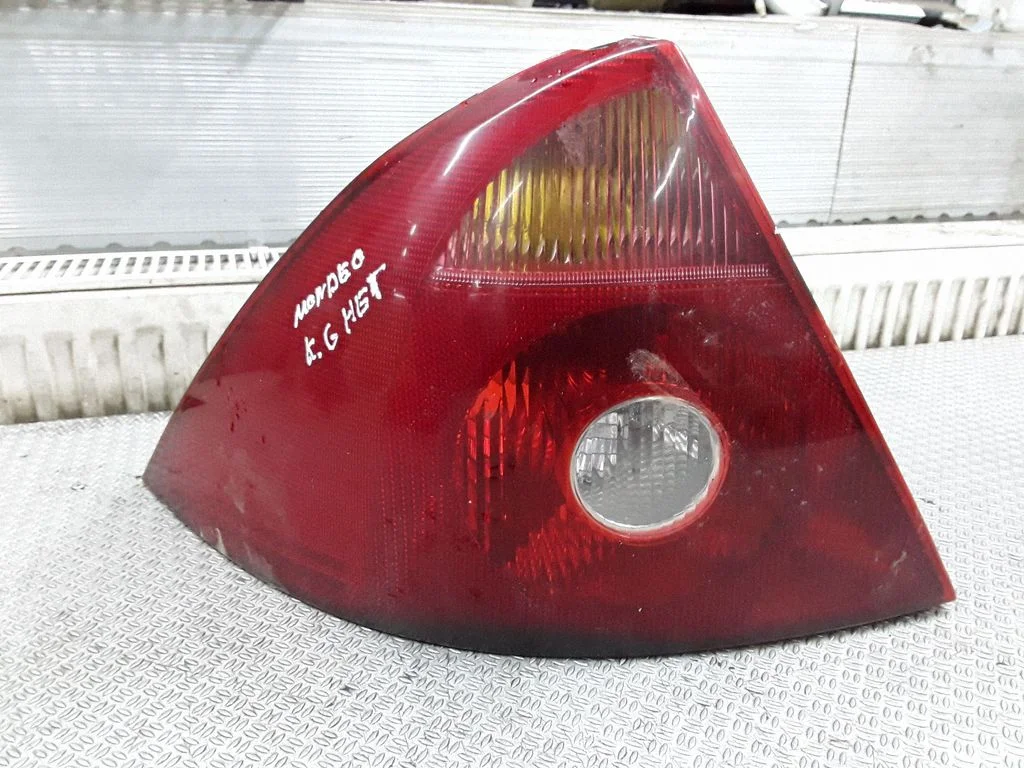 Rear/tail lights – Ford Mondeo Mk III (2000-2007)