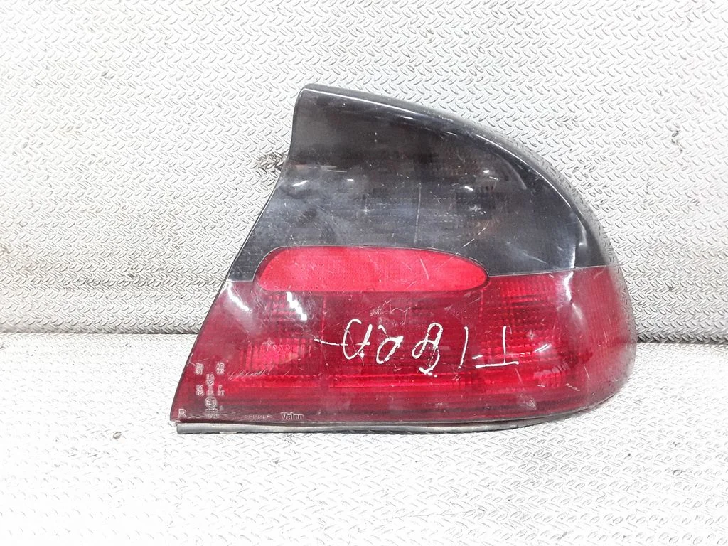 Aizmugurējais lukturis virsbūvē – Opel Tigra A (1994-2000), labā