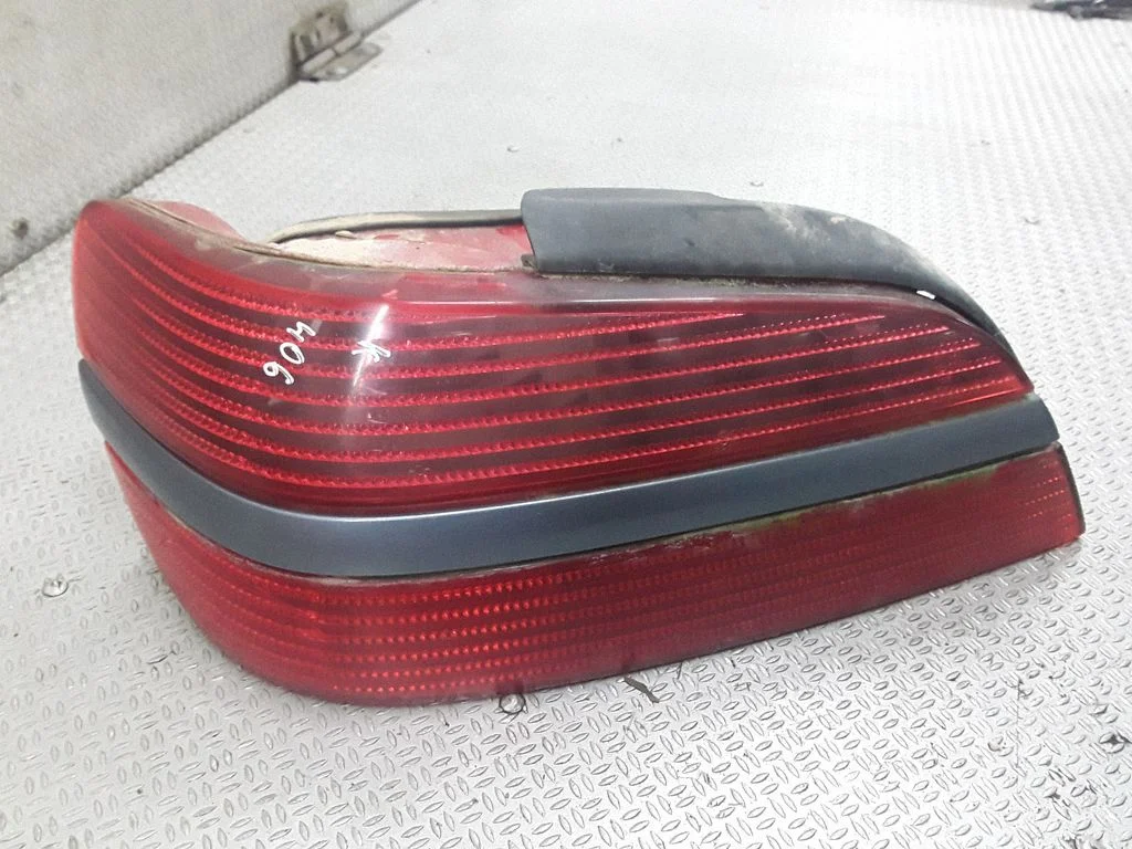 Lampa tylna w błotniku 9630364877