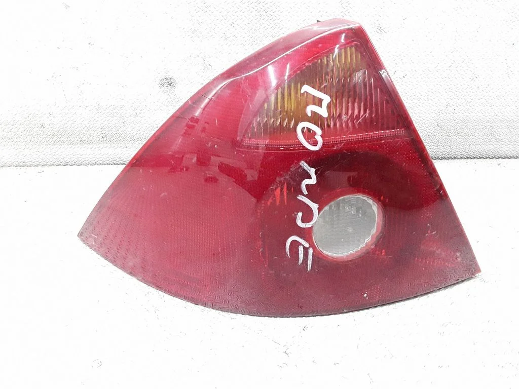 Rear/tail lights – Ford Mondeo Mk III (2000-2007)