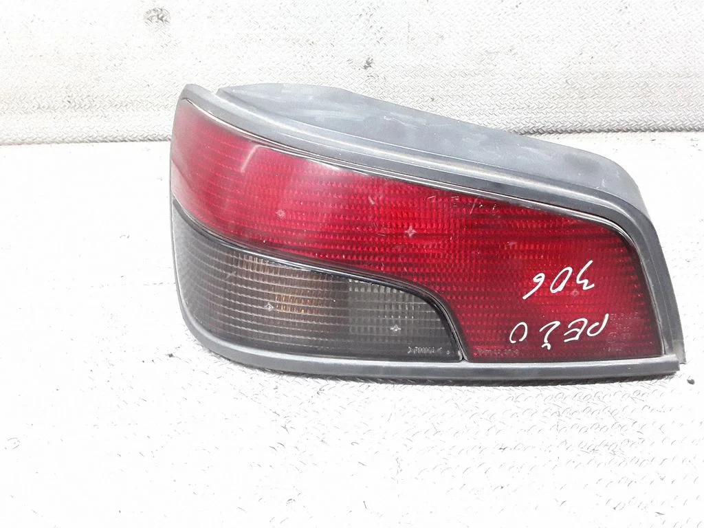 Lampa tylna w błotniku VALEO2227G