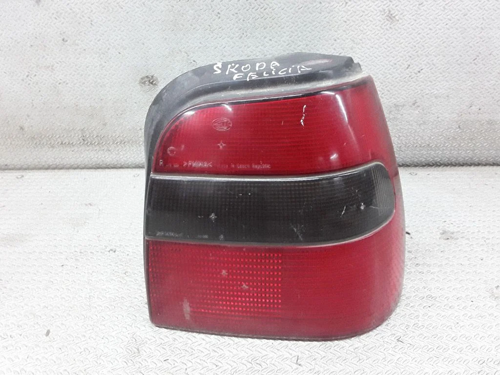 Lampa tylna w błotniku – Skoda Felicia I (1994-1998)