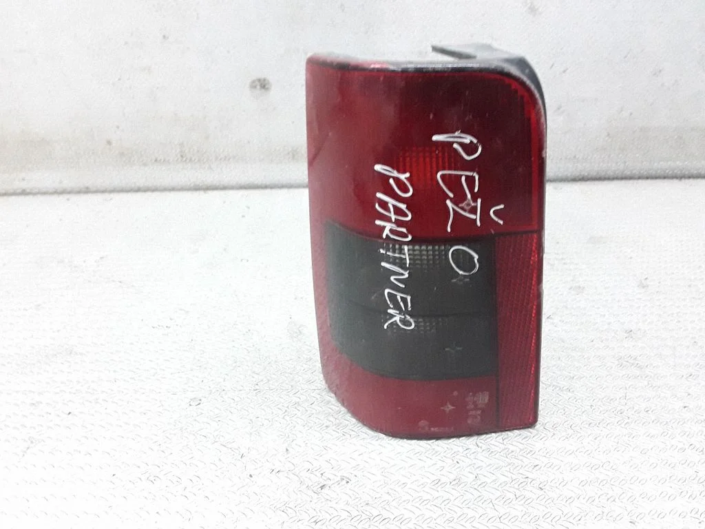 Lampa tylna w błotniku 9621303380