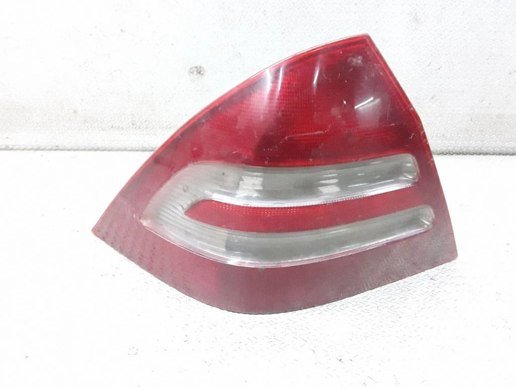 Rear/tail lights – left