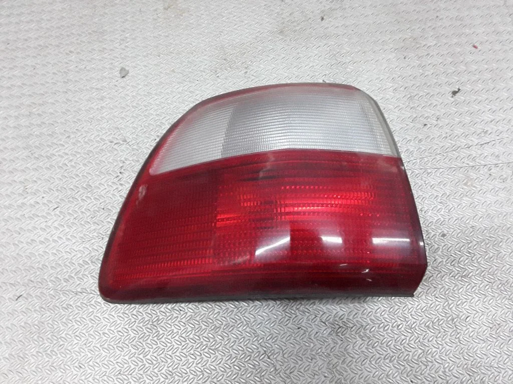 Lampa tylna w błotniku – lewa