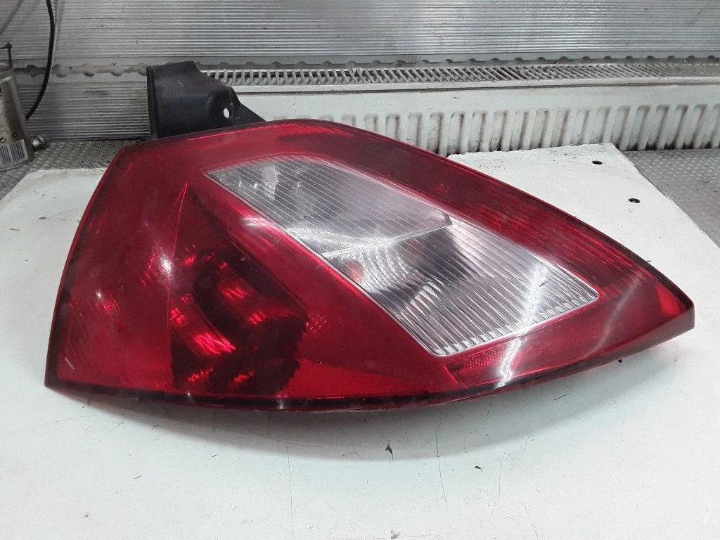 Lampa tylna w błotniku – lewa