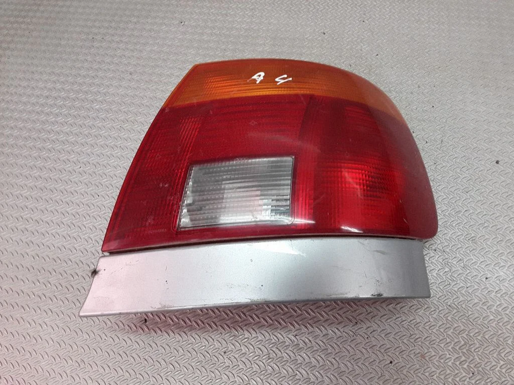 Rear/tail lights 8D0945096A