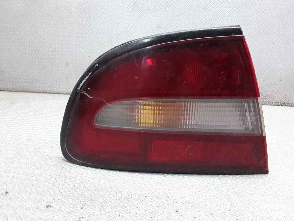 Lampa tylna w błotniku 0431593L