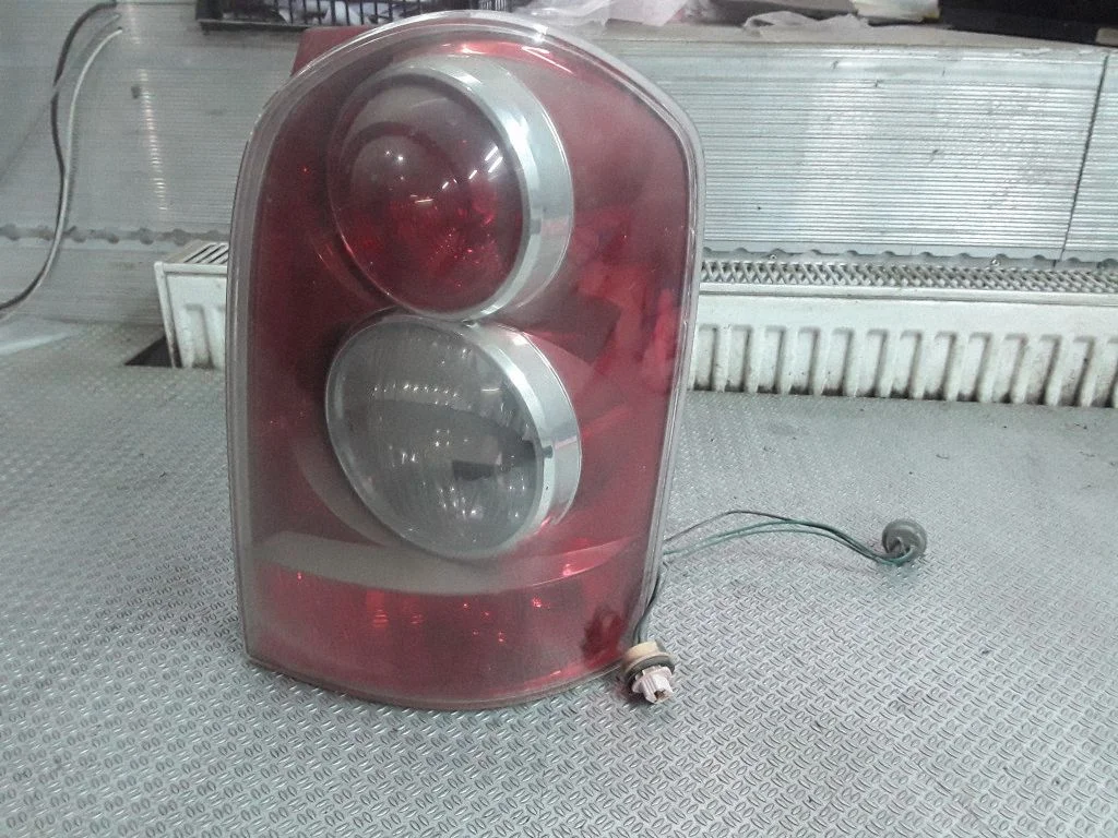 Lampa tylna w błotniku – Mazda MPV II LW (1999-2007), prawa