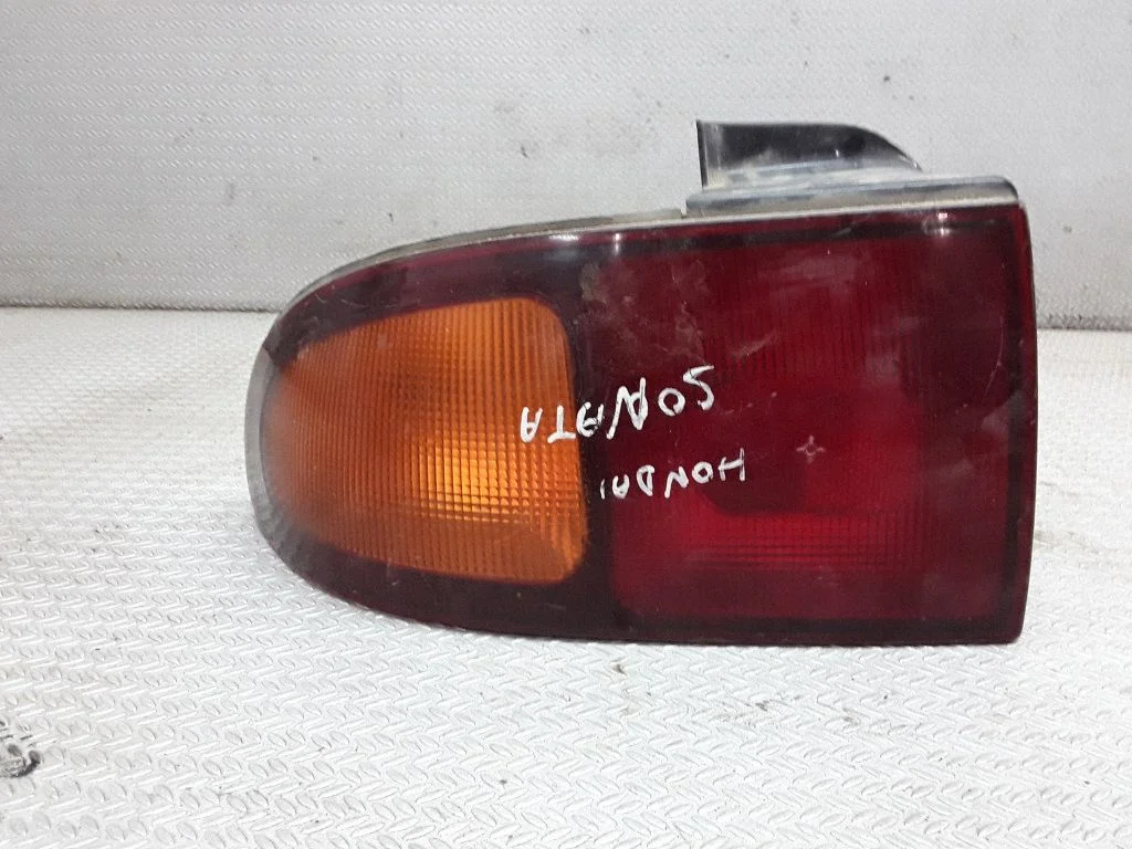 Aizmugurējais lukturis virsbūvē – Hyundai Sonata (1994-1998)