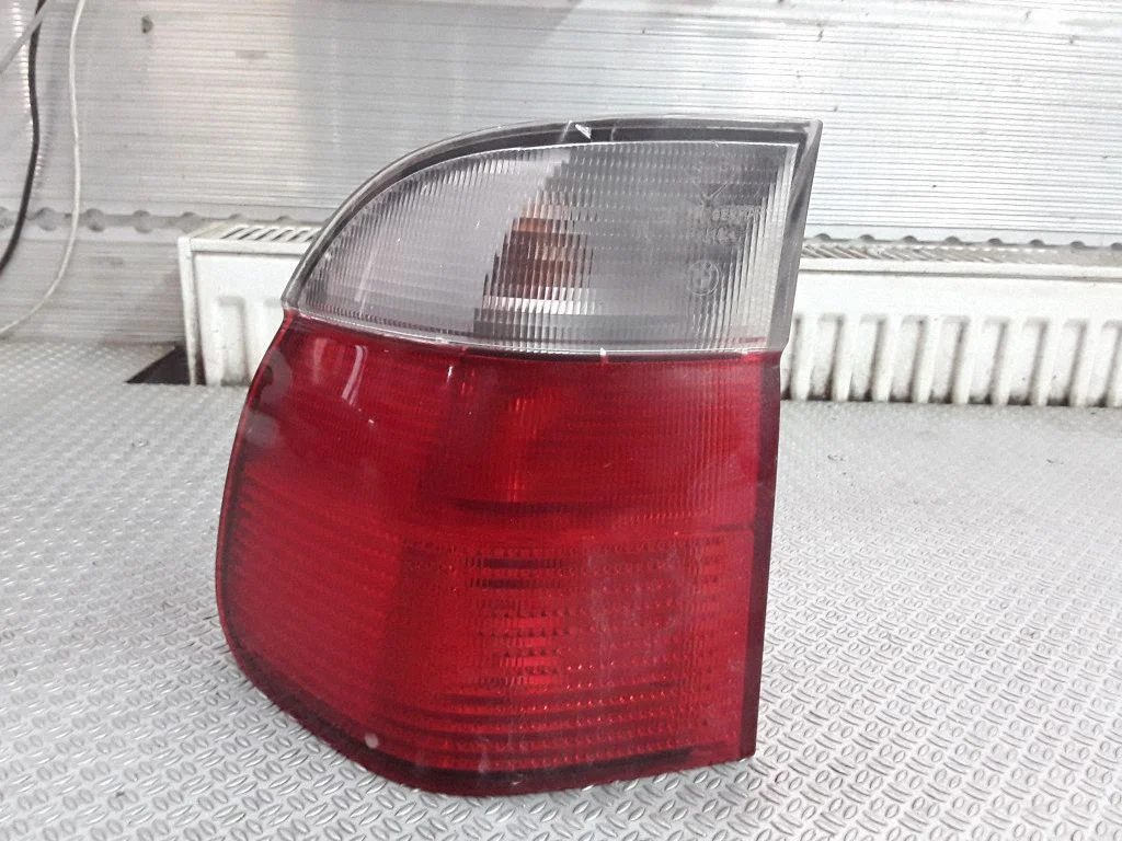 Rear/tail lights – left