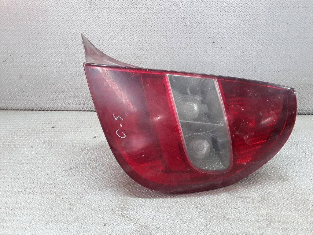 Rear/tail lights – Citroen C5 (2001-2004)