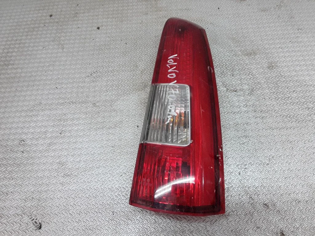Lampa tylna w błotniku 9154494