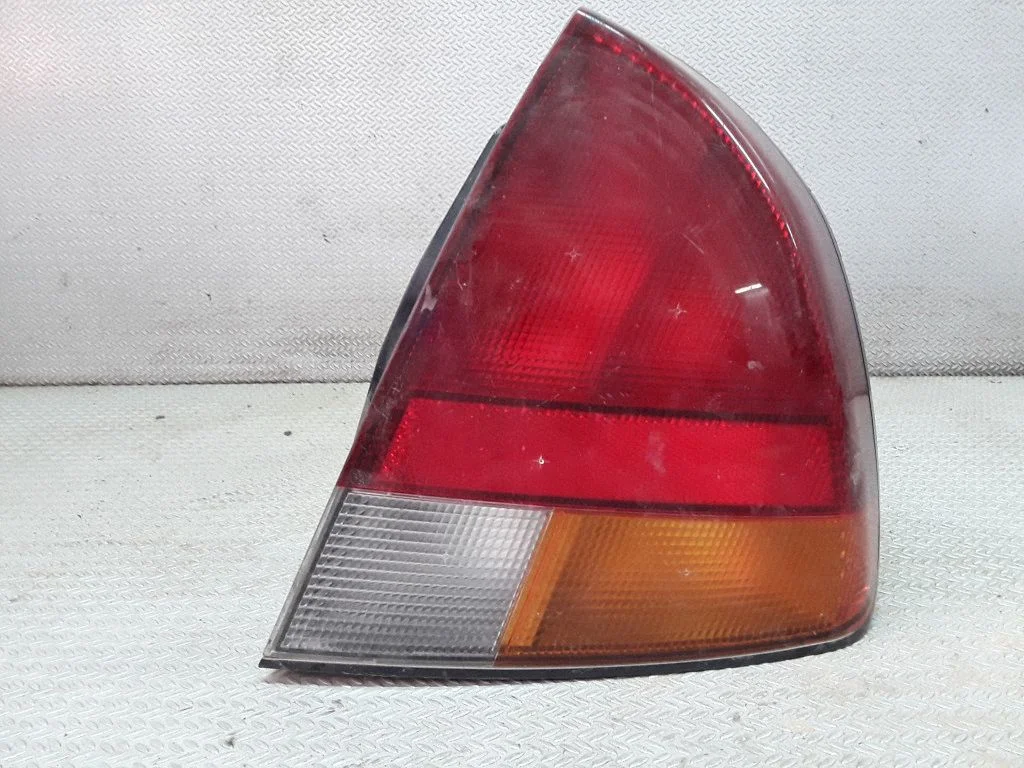 Rear/tail lights – Mitsubishi Carisma (1996-1999)