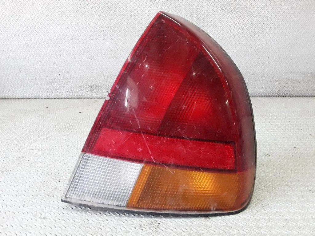Rear/tail lights – Mitsubishi Carisma (1996-1999)