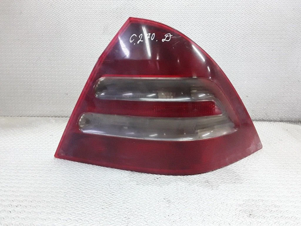 Lampa tylna w błotniku – prawa