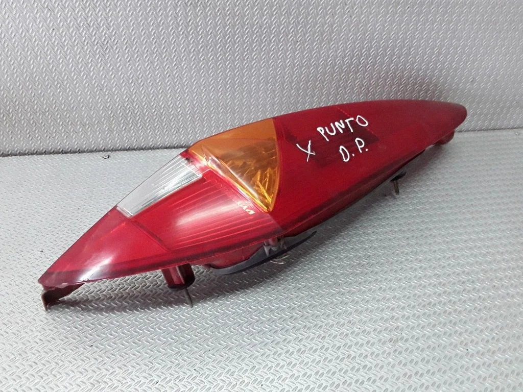 Tagatuli keres – Fiat Punto (176) (1993-1999), parem