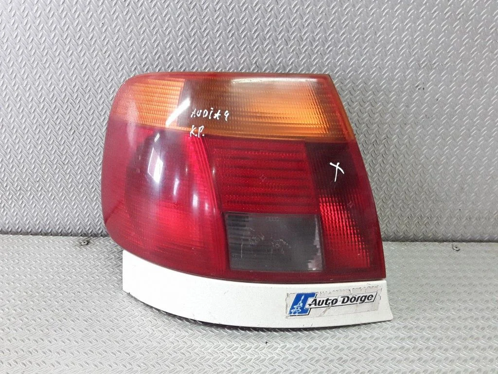 Rear/tail lights – left