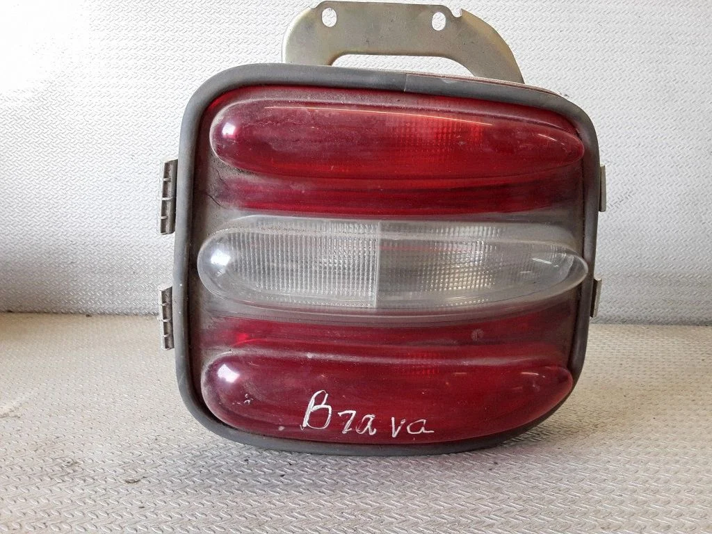 Aizmugurējais lukturis virsbūvē 37200748 – Fiat Bravo - Brava (1996-2002)