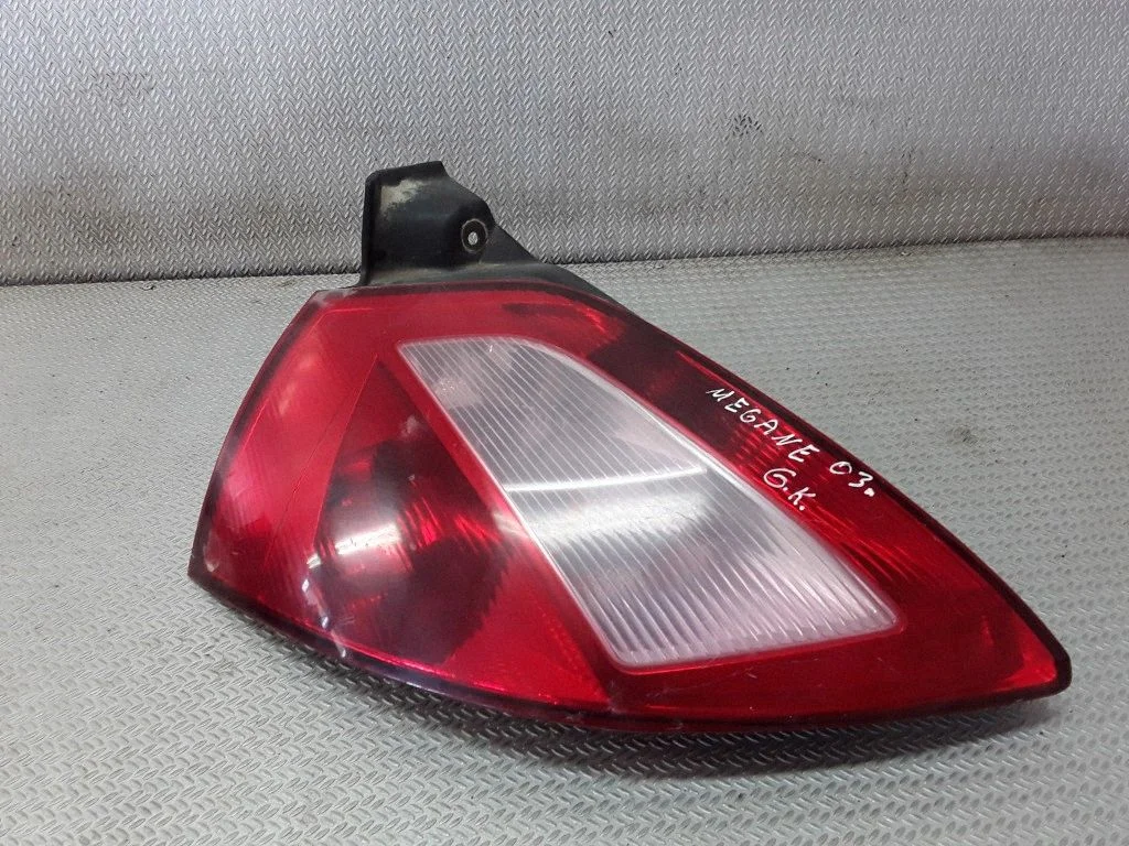 Lampa tylna w błotniku – lewa