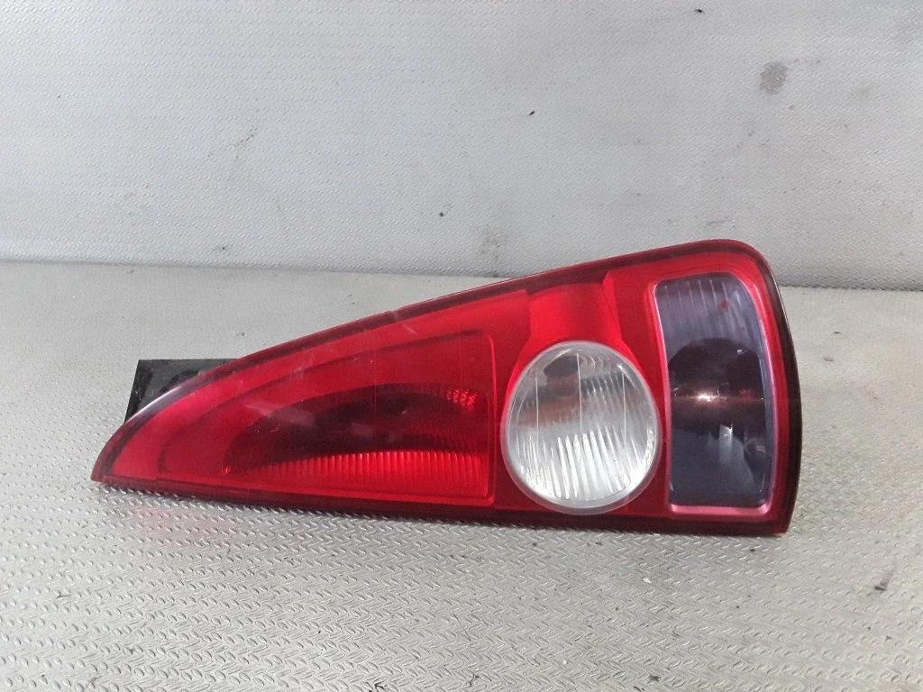Rear/tail lights 8200027152