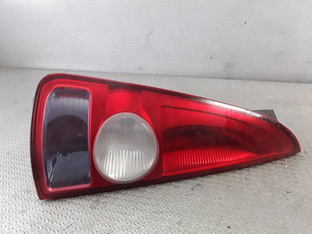Rear/tail lights – left