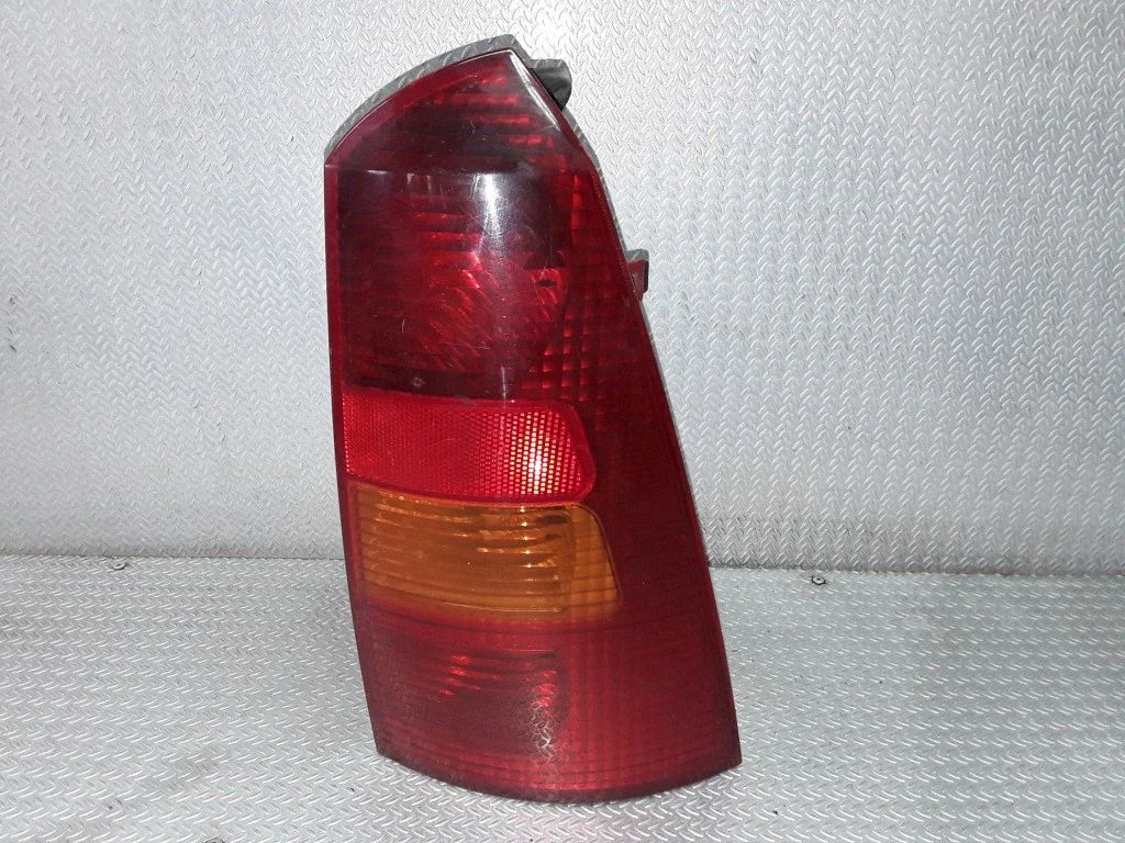 Rear/tail lights – right