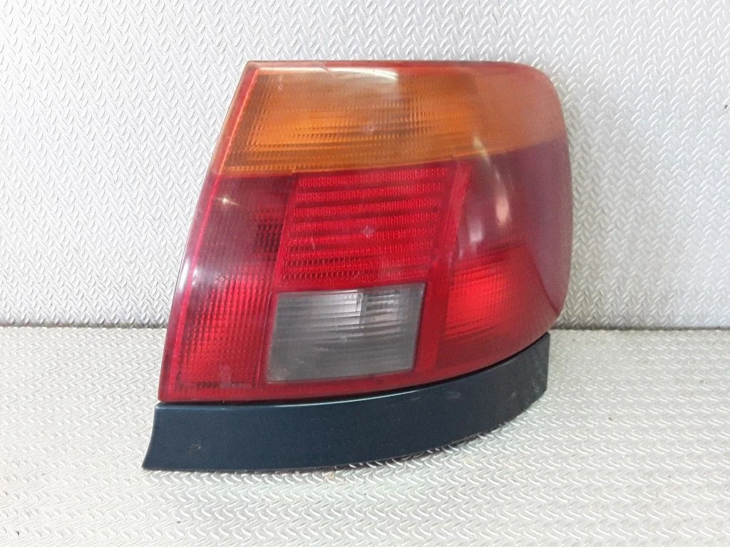 Rear/tail lights 8D0945096A