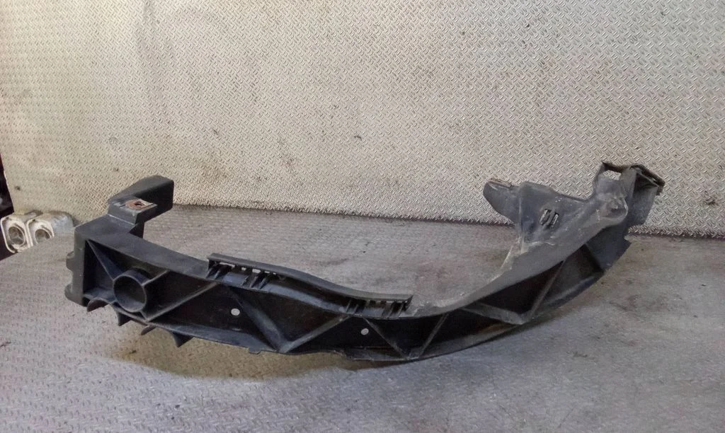Esitule kinnitusklamber – BMW 1-seeria E81 E87 (2004-2011)