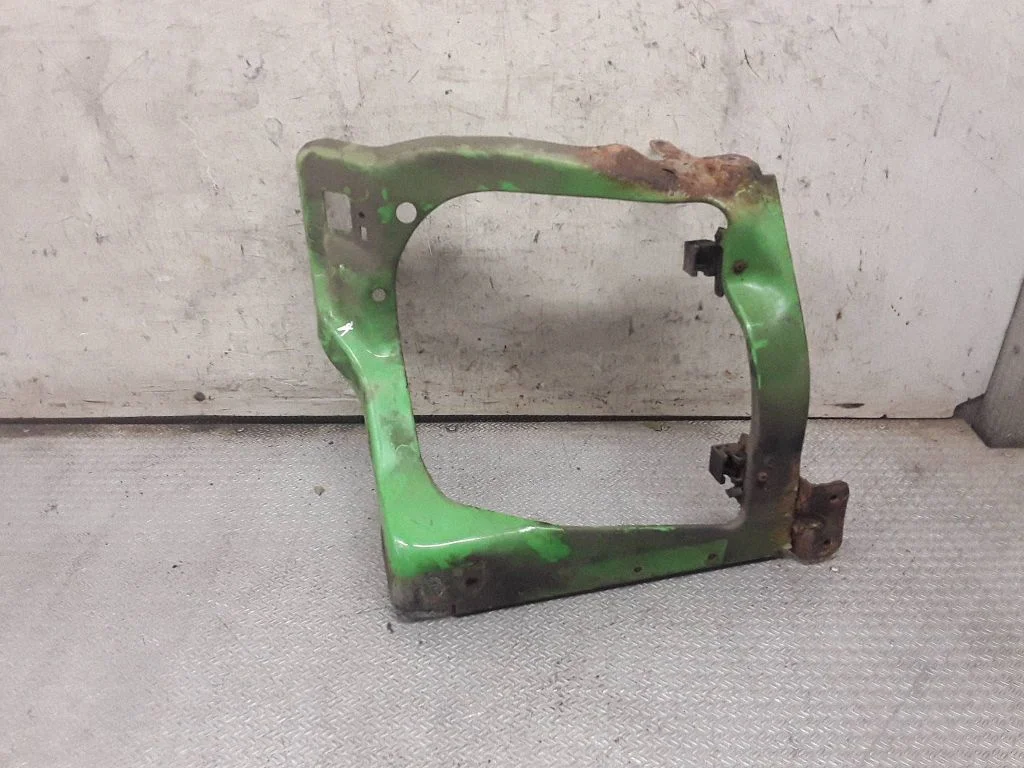 Esitule kinnitusklamber – Ford Transit - Tourneo Connect (2009-2013)