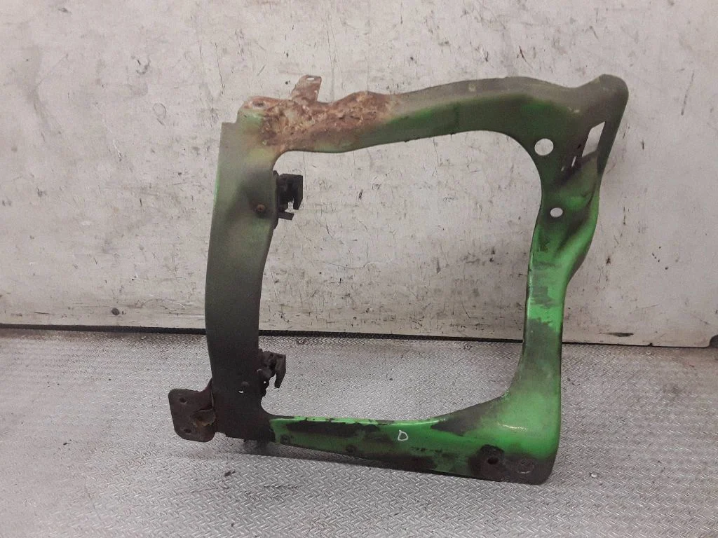 Esitule kinnitusklamber – Ford Transit - Tourneo Connect (2009-2013)