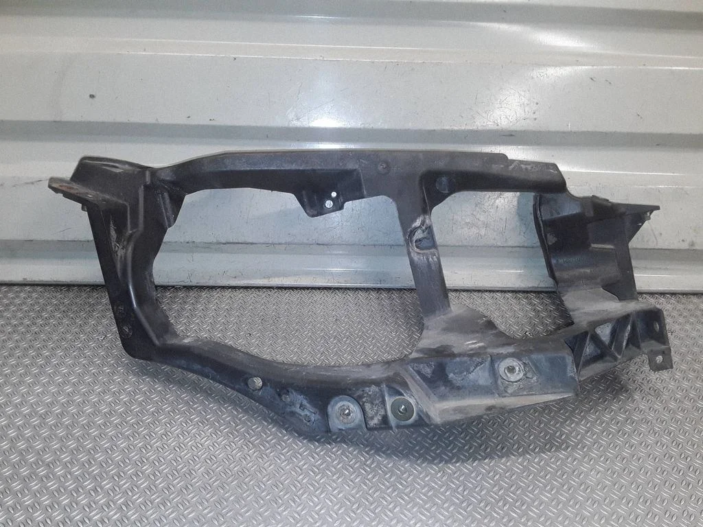 Esitule kinnitusklamber – Mitsubishi Colt CZ3 (2006-2009)