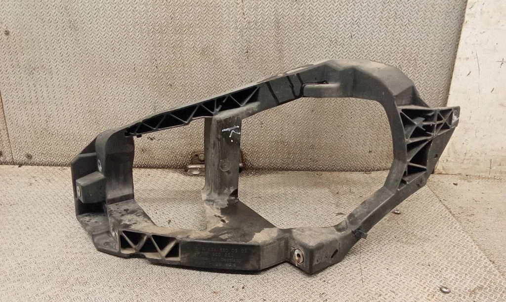 Headlight/headlamp mounting bracket A4546200901